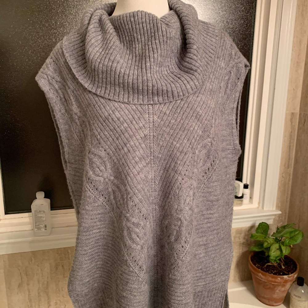 ADORABLE SWEATER FOR LAYERING!